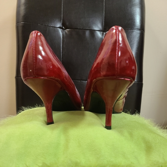 Shoes - Picture 2 of 4